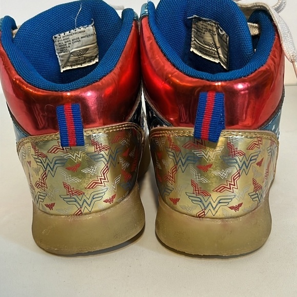 Wonder Woman Girls High Tops Size 1 - Picture 5 of 9